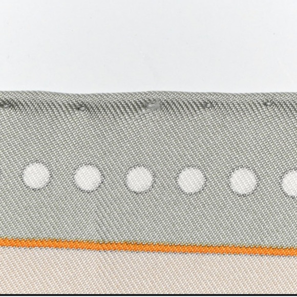 Hermes
Silk Carre Grand Tralala
Scarf 45 Vert Amande
Beige Bleu - Picture 12 of 12